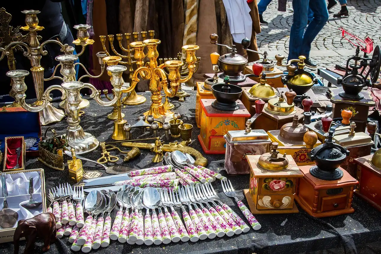Antiquitäten Flohmarkt